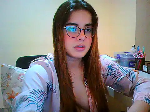 Snapshot of maliamiller chatting on November 2, 10:56 pm maliamiller online show from November 2, 10:56 pm