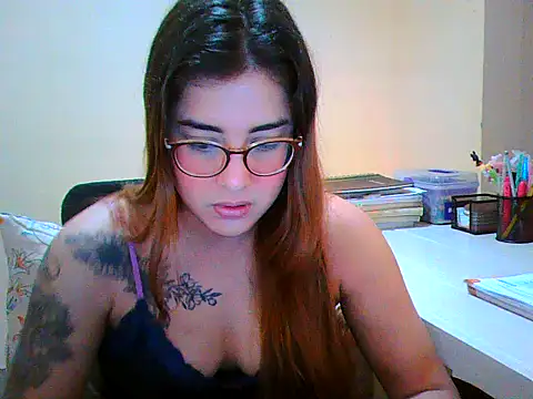 Snapshot of maliamiller chatting on November 6, 4:24 am maliamiller online show from November 6, 4:24 am