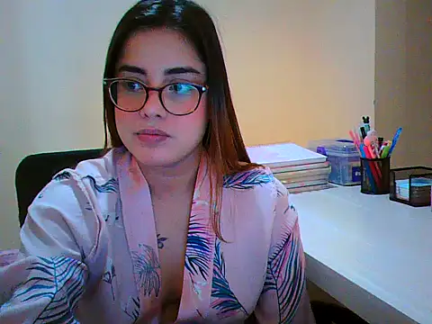 Snapshot of maliamiller chatting on November 28, 1:41 am maliamiller online show from November 28, 1:41 am