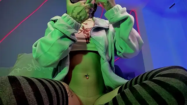 Evangeline bell online show from December 18, 12:07 pm