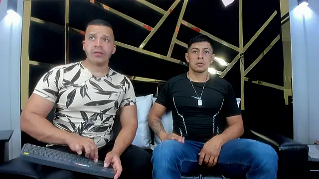 Snapshot of AndyandFran chatting on February 28, 9:33 pm AndyandFran online show from February 28, 9:33 pm