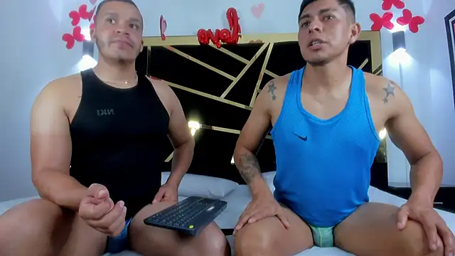 Snapshot of AndyandFran chatting on March 1, 3:43 am AndyandFran online show from March 1, 3:43 am