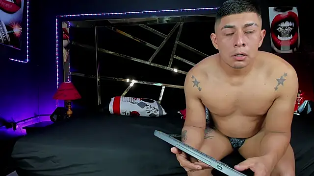 Snapshot of AndyandFran chatting on October 20, 11:05 pm AndyandFran online show from October 20, 11:05 pm