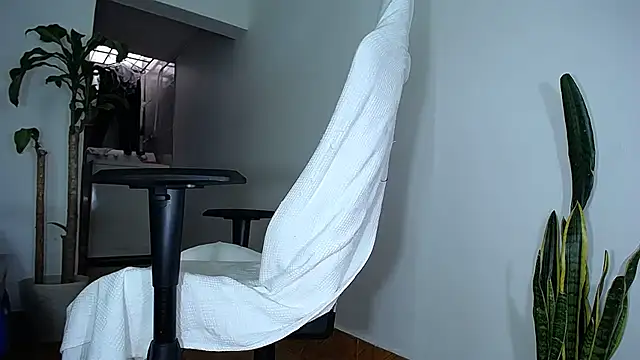 diamond black00 online show from February 9, 8:56 pm