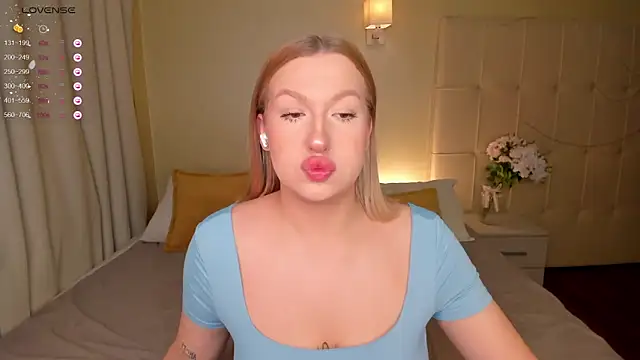 Emma  Leee online show from January 27, 1:05 am