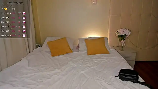 Emma  Leee online show from February 7, 1:04 am