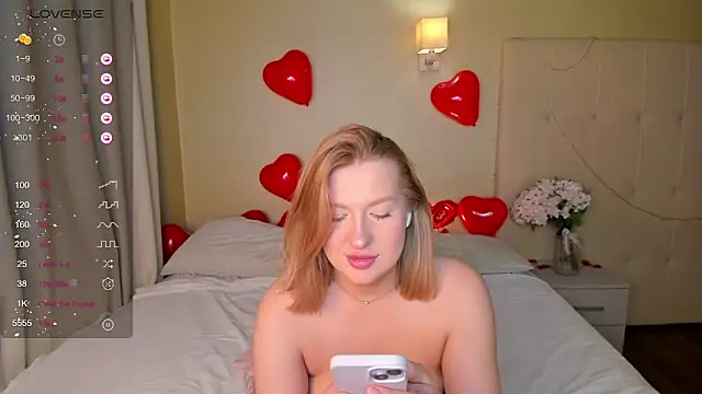 Emma  Leee online show from February 16, 4:09 am