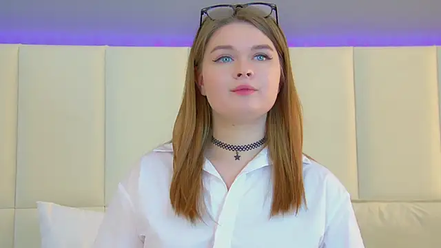 CrystalLyons online show from March 18, 9:31 am