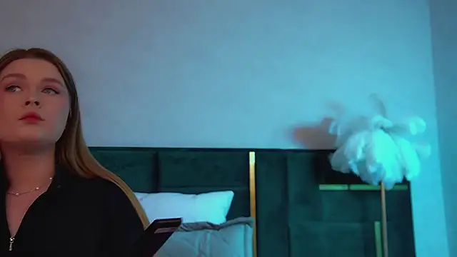 CrystalLyons online show from November 24, 6:07 pm