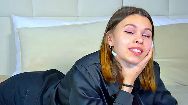 PollyLanders online show from February 2, 9:34 pm