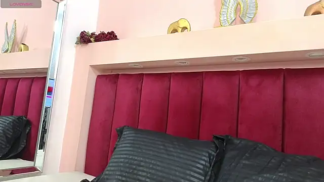 JESSYCORTES online show from February 8, 1:44 pm