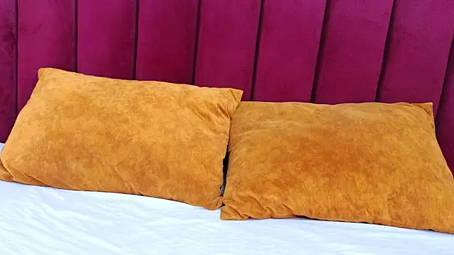 JESSYCORTES online show from March 13, 2:01 pm