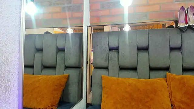 JESSYCORTES online show from September 10, 1:33 pm