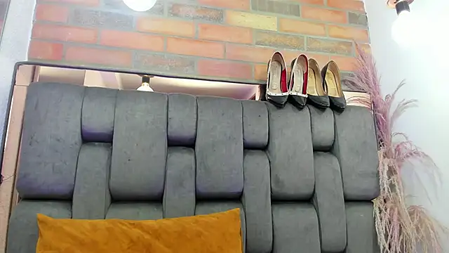 JESSYCORTES online show from October 2, 2:02 pm