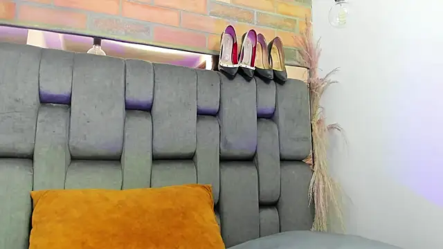 JESSYCORTES online show from October 4, 2:37 pm