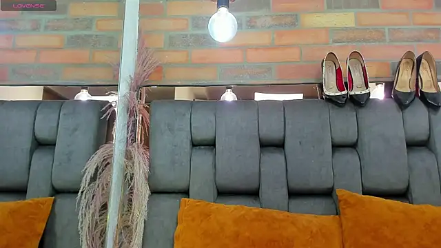 JESSYCORTES online show from November 24, 3:23 pm