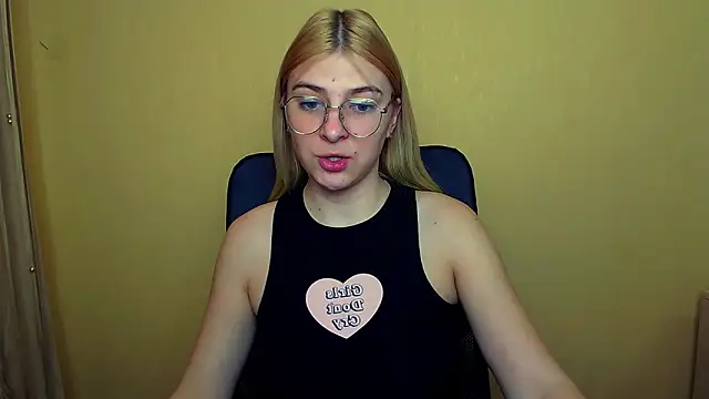 Luna Lush  online show from January 13, 8:15 am