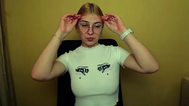 Luna Lush  online show from January 30, 9:47 am