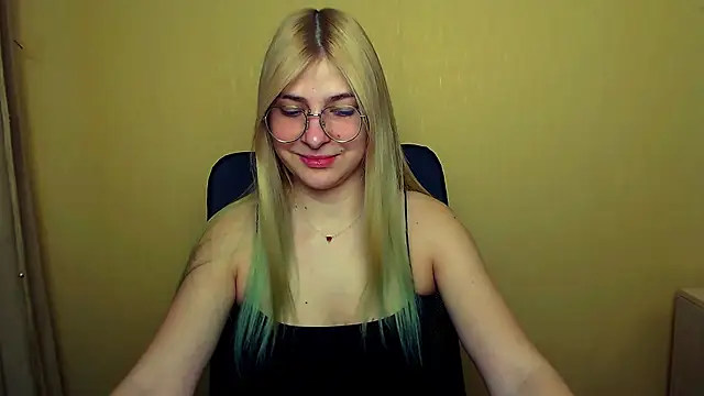 Luna Lush  online show from February 4, 8:24 am