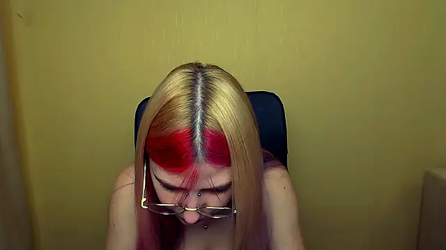 Luna Lush  online show from March 4, 11:29 am