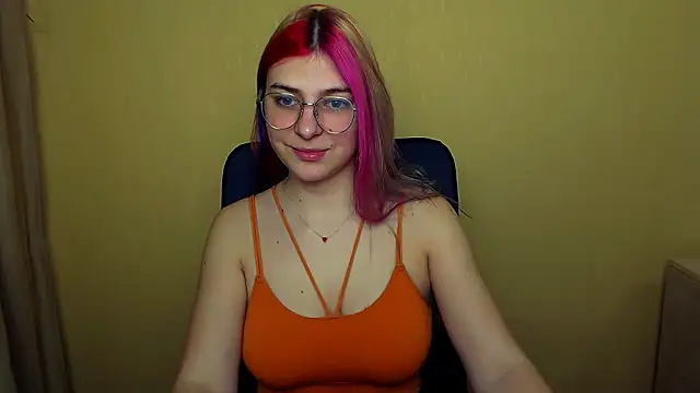 Luna Lush  online show from March 6, 7:25 am