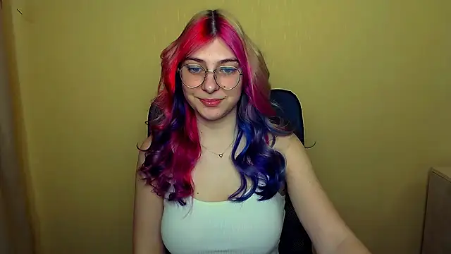 Luna Lush  online show from March 8, 8:00 am