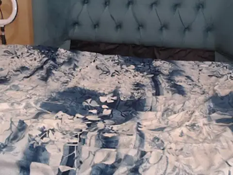 Snapshot of YoungVickyX chatting on January 5, 11:04 am YoungVickyX online show from January 5, 11:04 am