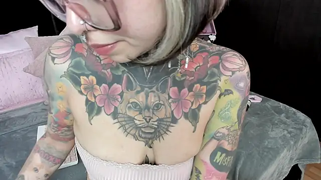 NikkiRamone online show from January 7, 6:03 pm