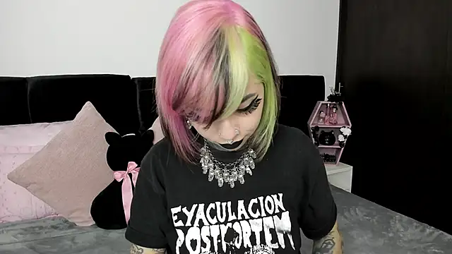 NikkiRamone online show from January 23, 2:50 pm