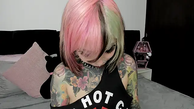 NikkiRamone online show from February 4, 1:06 pm