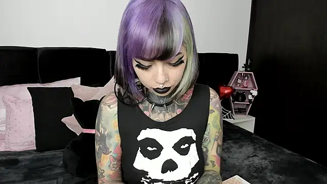 NikkiRamone online show from February 15, 6:12 pm