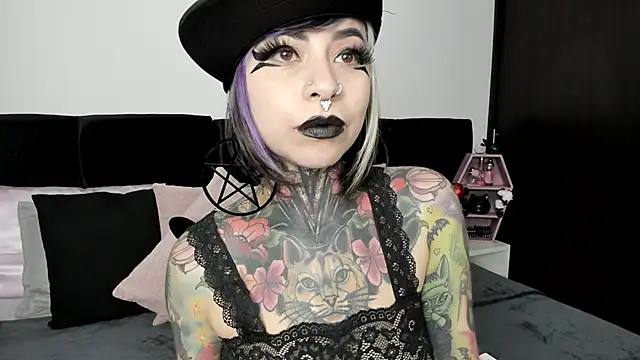 NikkiRamone online show from February 19, 6:33 am