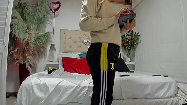 Samanthahavery44 online show from October 15, 4:01 am