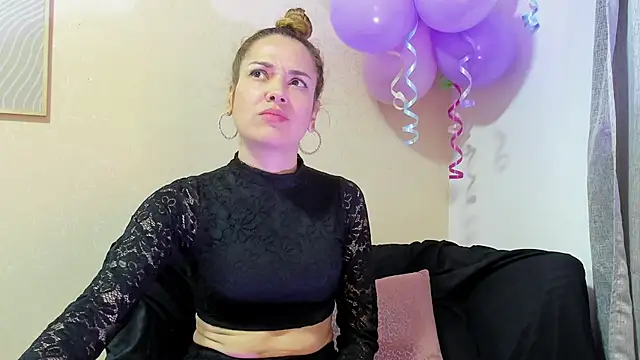 camilawm19 online show from March 20, 3:56 am