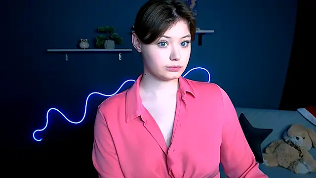 nikole kitt online show from February 8, 8:10 pm