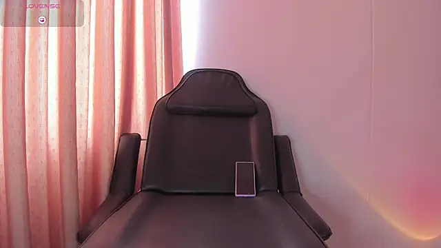 Snapshot of Whitekitty-exe chatting on February 15, 3:06 pm Whitekitty-exe online show from February 15, 3:06 pm