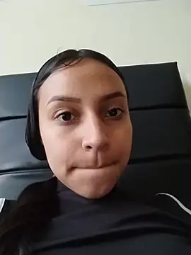 Snapshot of emma_ambar chatting on October 30, 4:19 pm emma ambar online show from October 30, 4:19 pm