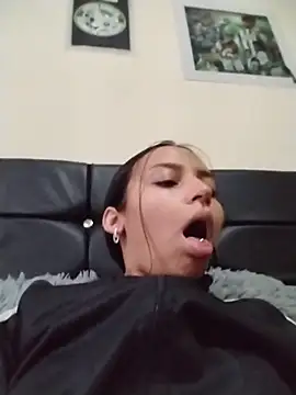 Snapshot of emma_ambar chatting on November 21, 7:34 pm emma ambar online show from November 21, 7:34 pm