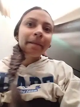 Snapshot of emma_ambar chatting on November 28, 4:42 pm emma ambar online show from November 28, 4:42 pm