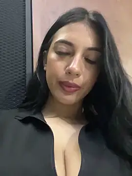 Snapshot of BetsyGonzale chatting on March 1, 10:24 am BetsyGonzale online show from March 1, 10:24 am