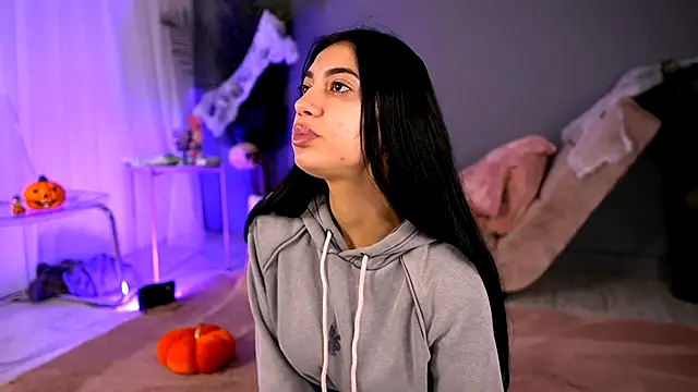 Snapshot of BetsyGonzale chatting on October 28, 3:54 am BetsyGonzale online show from October 28, 3:54 am