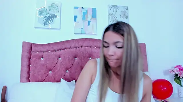 Mia Malkovaa  online show from January 8, 4:33 pm