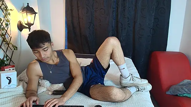 Snapshot of dylan_fun18 chatting on December 16, 4:05 pm dylan fun18 online show from December 16, 4:05 pm