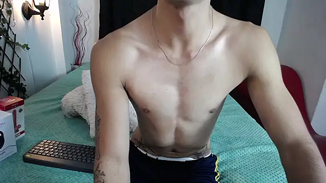 Snapshot of dylan_fun18 chatting on January 5, 12:20 am dylan fun18 online show from January 5, 12:20 am