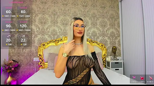 Snapshot of JulieBigAssx chatting on February 7, 6:13 pm JulieBigAssx online show from February 7, 6:13 pm