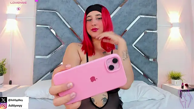ashlyrey-1 online show from December 16, 10:34 pm