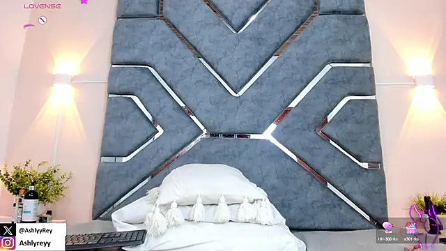 ashlyrey-1 online show from March 1, 9:37 pm