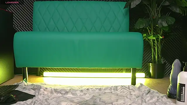 Snapshot of home_horny_eva chatting on December 26, 7:45 am home horny eva online show from December 26, 7:45 am