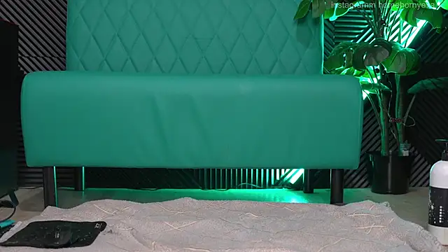 Snapshot of home_horny_eva chatting on February 11, 10:37 am home horny eva online show from February 11, 10:37 am