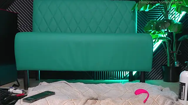 Snapshot of home_horny_eva chatting on February 17, 5:10 pm home horny eva online show from February 17, 5:10 pm